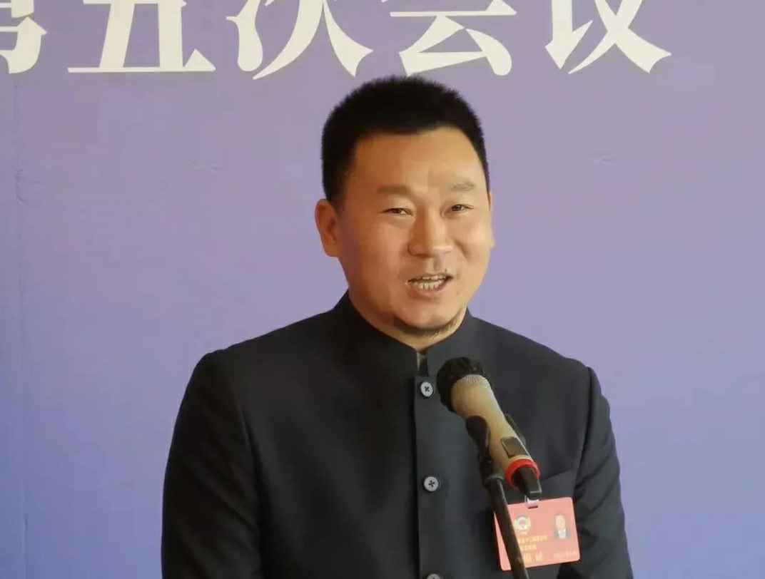 202204221343.jpg 为进一步展示市政协团结、民主、开放、自信的形象,向市民和网友展示政协委员的履职风采,中山市政协十二届五次会议在2月4日上午开幕前开设“委员通道”,市政协委员、半岛公司网站网页版官网-半岛online(中国)公司总经理陈朝阳走进“委员通道”,回应社会关切的问题。他就如何做好城市应急管理规划的问题进行发言,并回答记者提问。.jpg